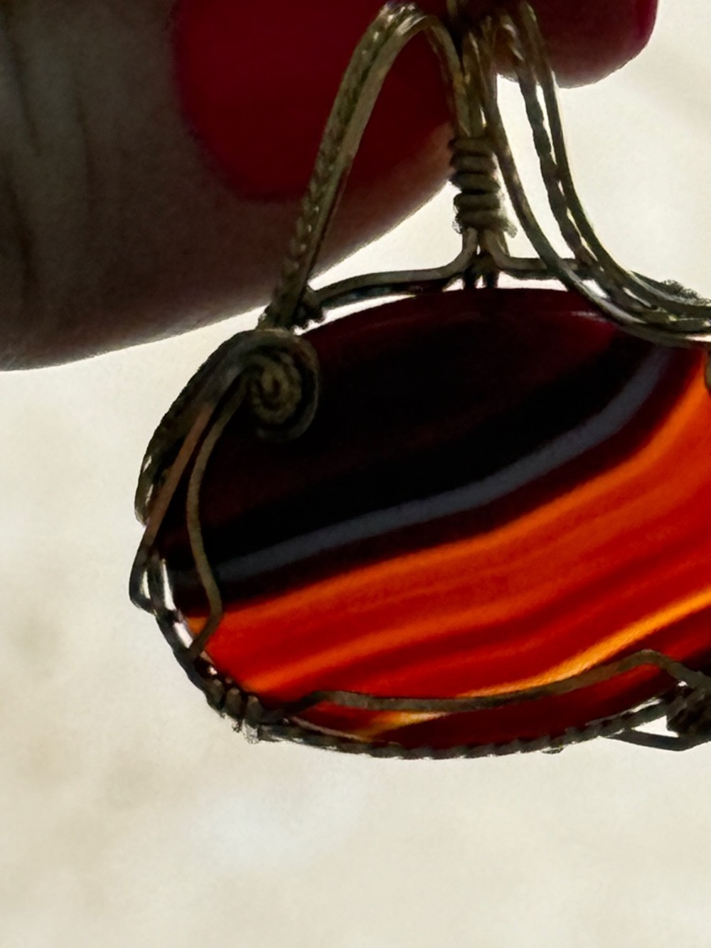 Agate pendant with goldtone wire wrap - Picture 4 of 6